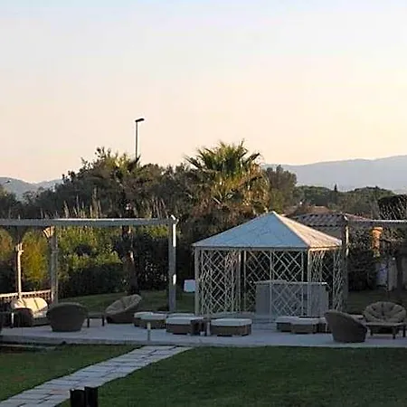 Les Rosiers Szálloda Grimaud